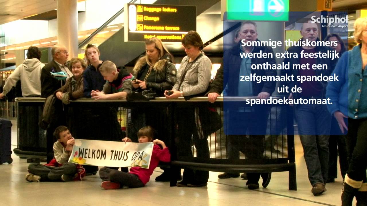 Wonderbaarlijk Spandoekautomaat op Schiphol populair - YouTube EC-65