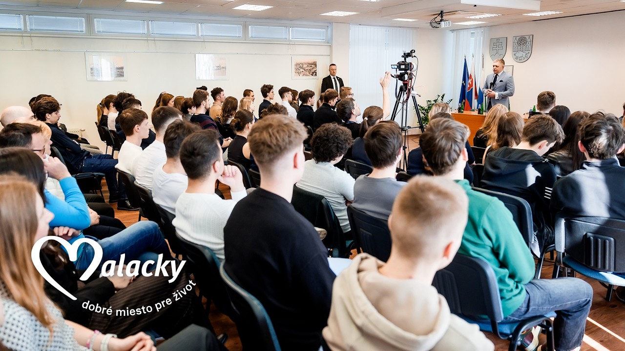 Predseda vlády SR Robert Fico v Malackách diskutoval so študentmi