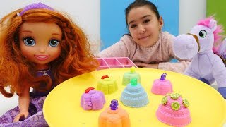 Prenses Sofia için pasta ve kurabiye yapıyoruz. PlayDoh oyunları. screenshot 1