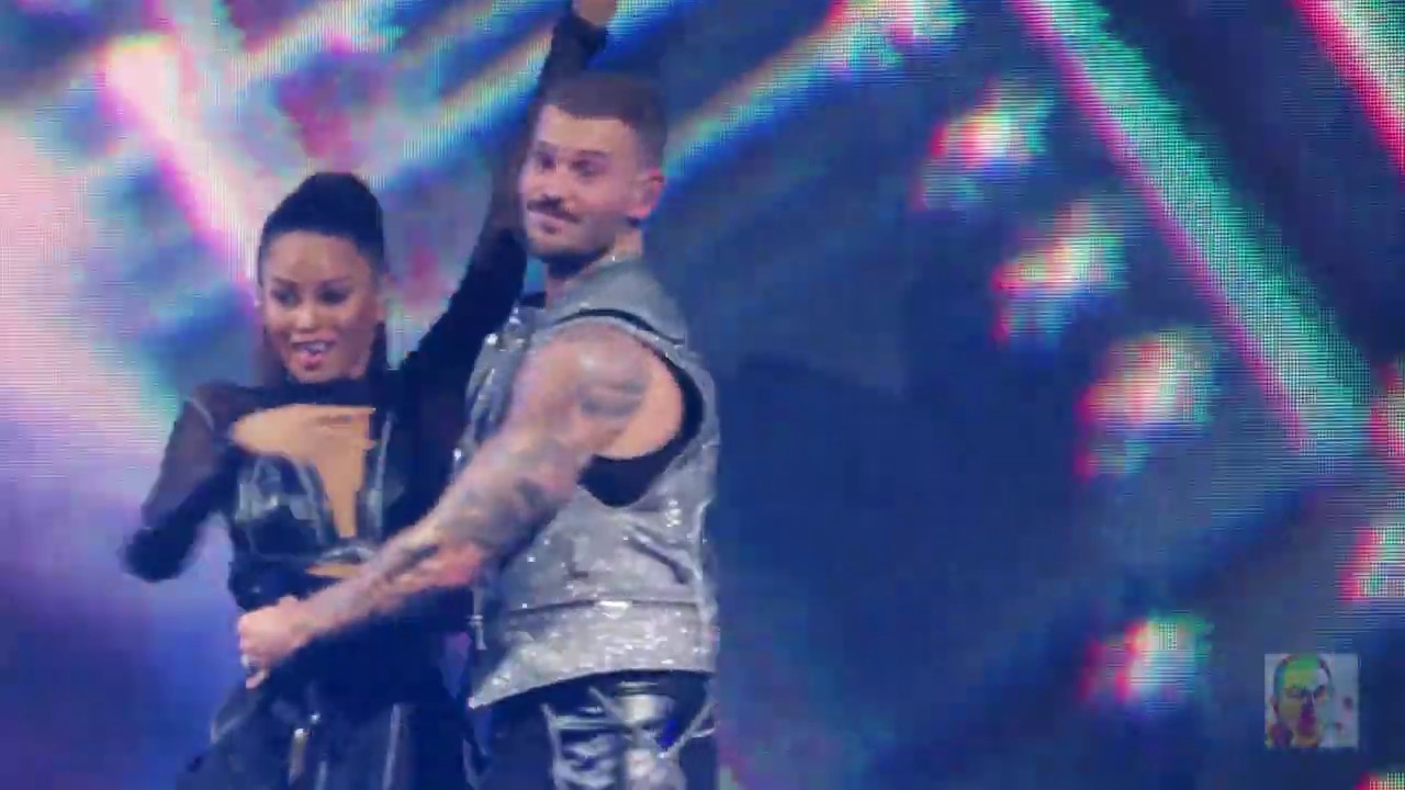 Voir la nuit s'emballer - M POKORA PYRAMIDE TOUR - Zénith Amiens 08/03/2020