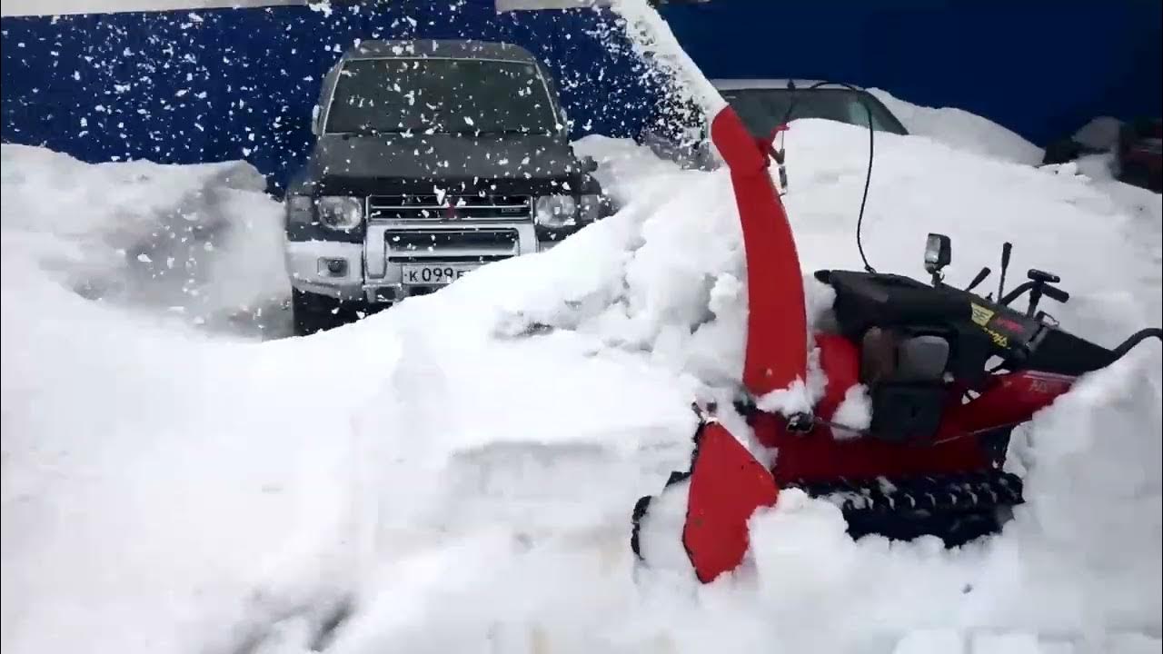  снегоуборщик Yanase 890HST в мокром тяжёлом сенегу - YouTube