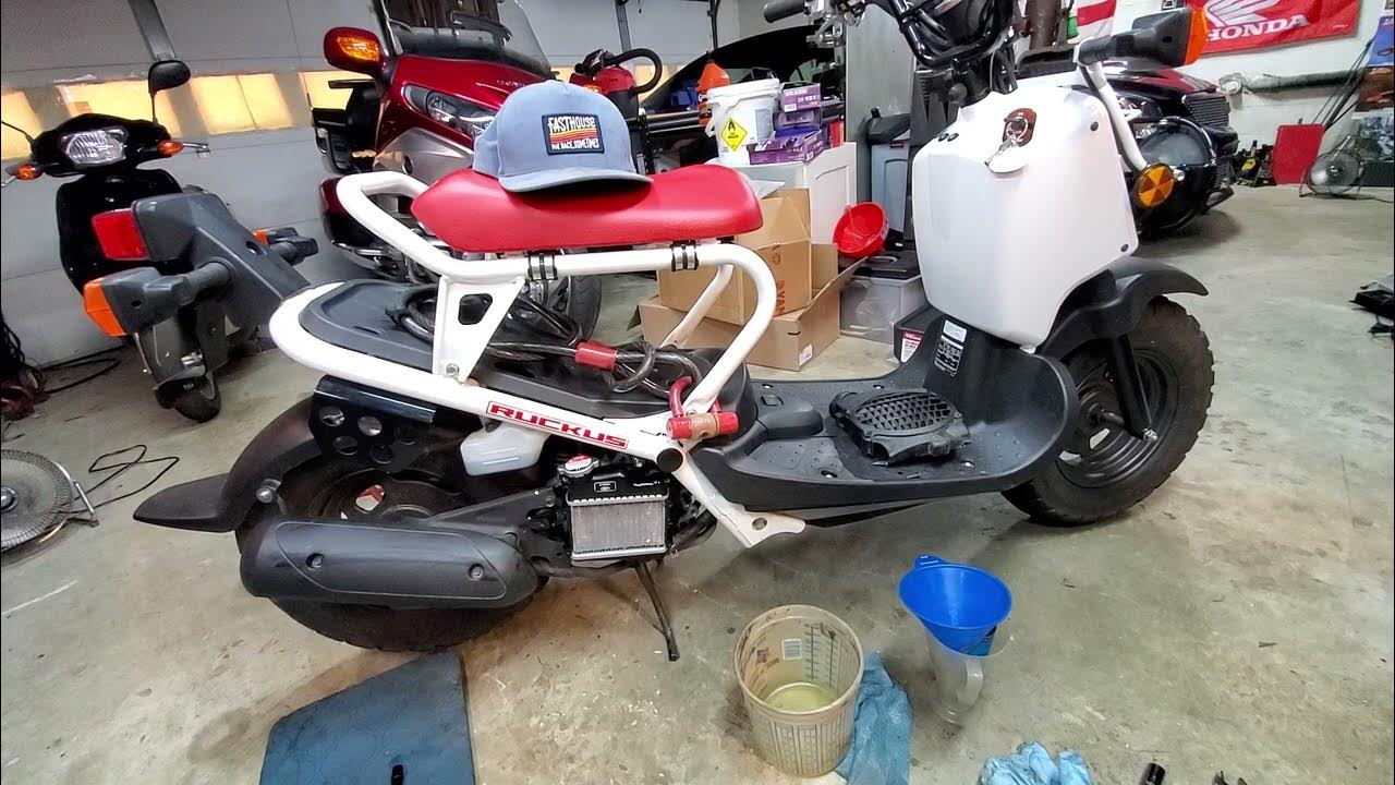 Oil Change Honda Ruckus Zoomer NPS50 Scooter 10W30, Torque 18 lbft and