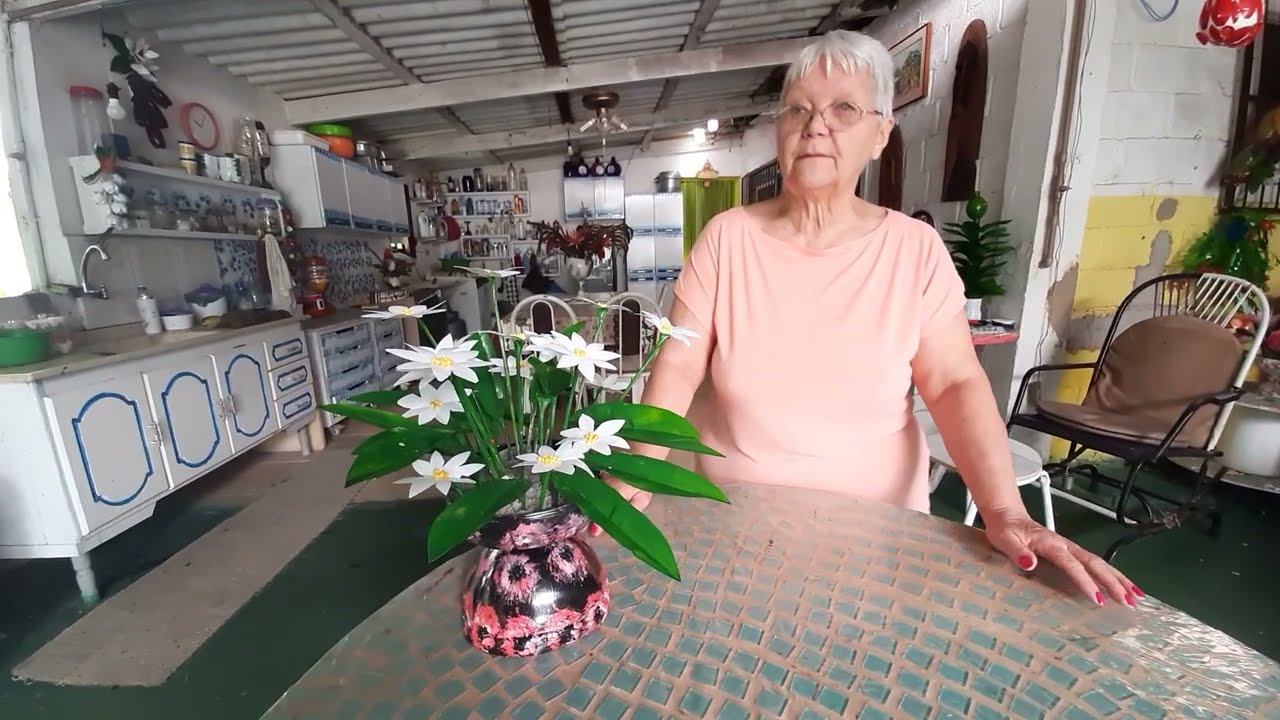 Margaridinhas de Garrafas pet | Vó Neide e suas pets