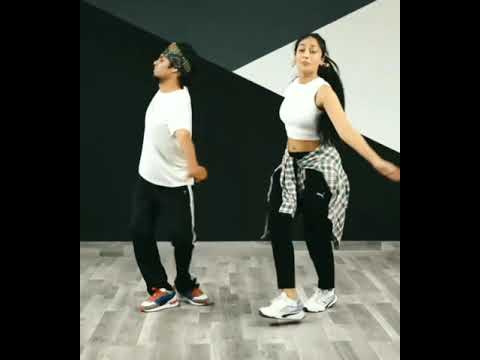 chahal wife dhanashree verma very popular dance ❤️❤️🔥🔥#shorts