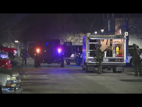 SWAT standoff ends in arrest in DeKalb County - YouTube