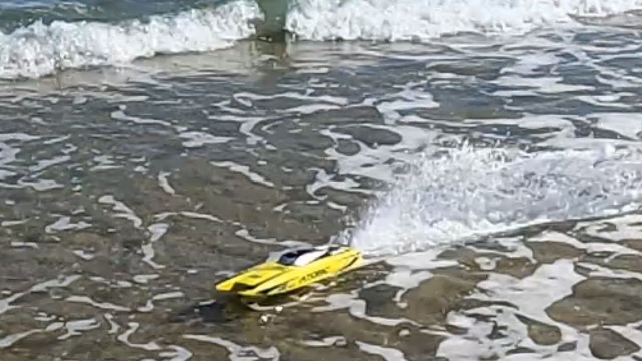 Al mare AGITATO con il mio MOTOSCAFO RC - Hard Test Volantex Atomic RTR brushless 70cm 3-4s lipo