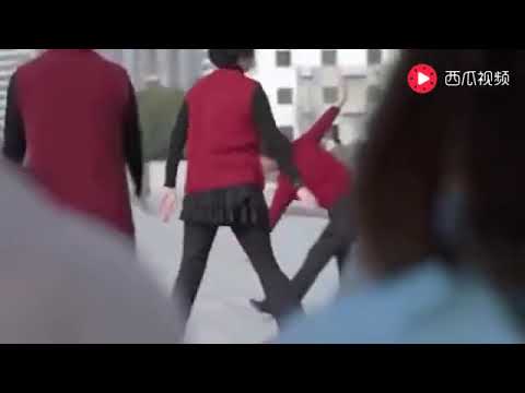 陈伟霆带队《热血街舞团》养鸡，苏恋雅与广场舞大妈抢街battle