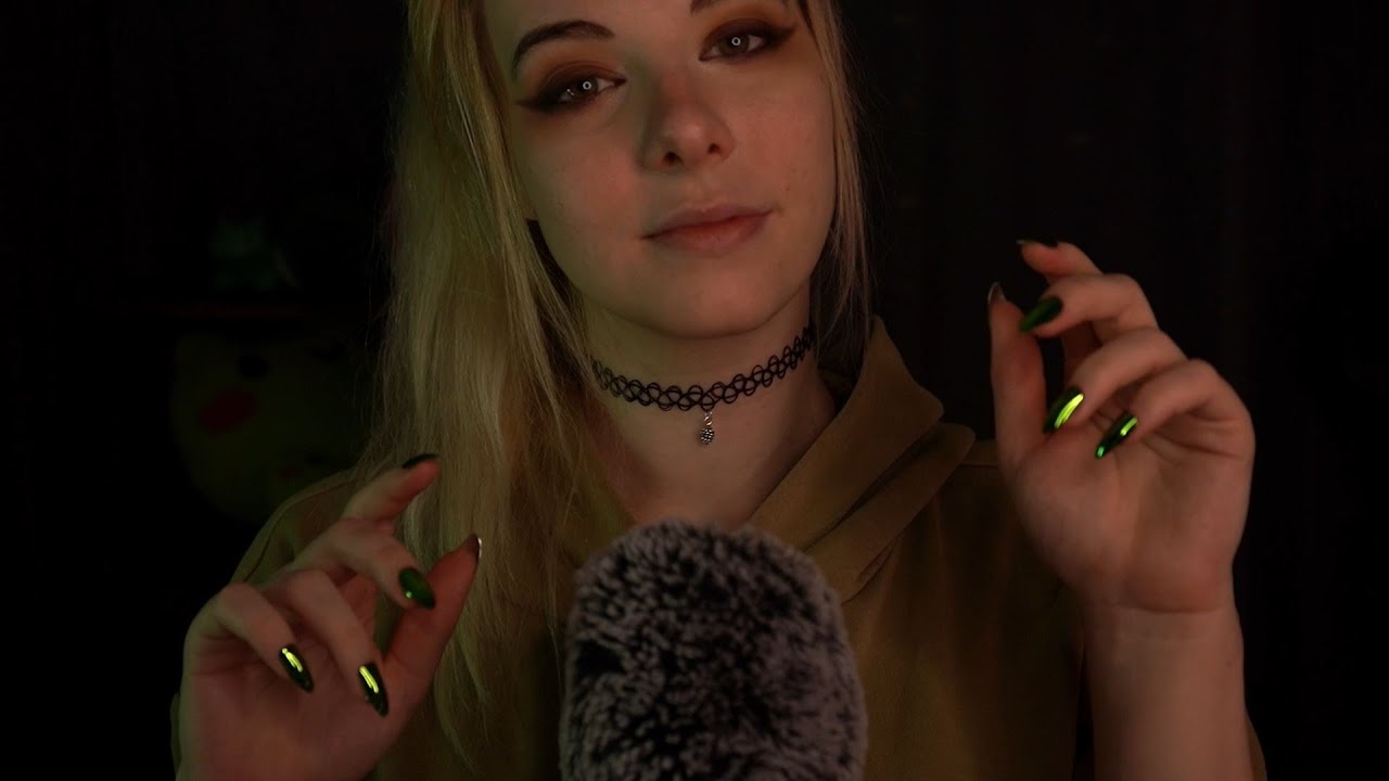 ASMR | Close Up and Cupped Whispering & Unintelligible - breathy, clicky