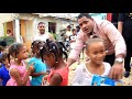 #aneudyssanchezregidor visita los solares y lleva cuadernos a los niños