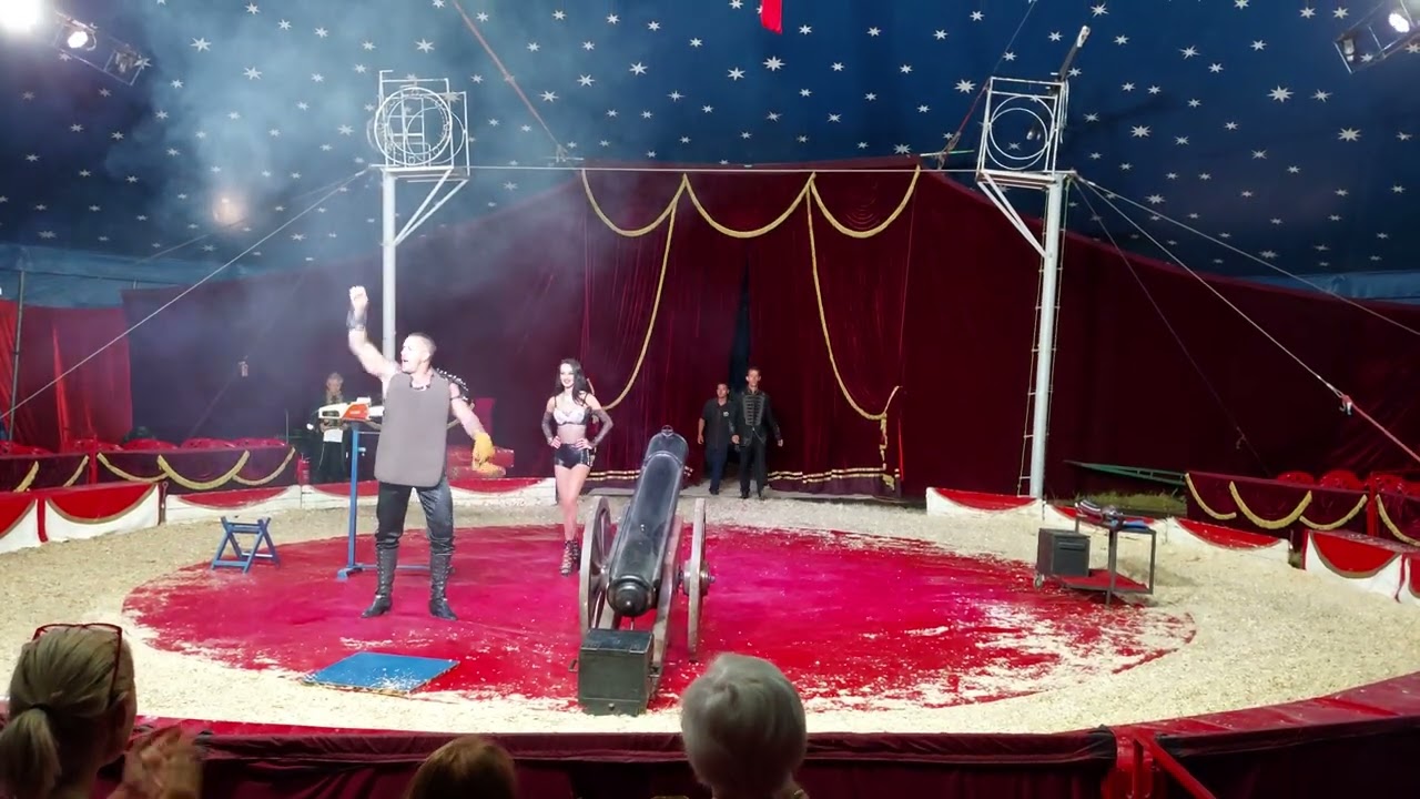 Ádám Krisztián,  Herkules. Magyar Nemzetközi Nagycirkusz. Strong man.