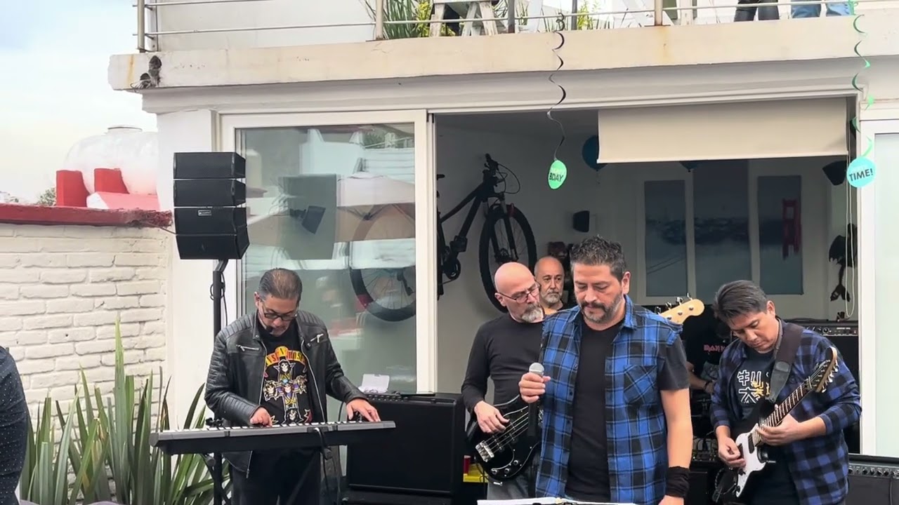 THE RUCKERZZ EVERYBODY WANTS TO RULES THE WORLD COVER 2023