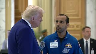 رواد الفضاء مع الرئيس الأمريكي دونالد ترامب