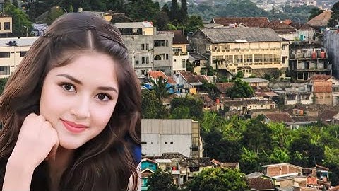 Reacting to elina devia