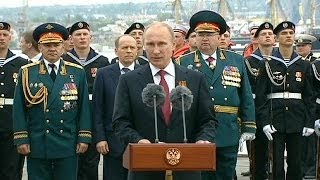 Путин впервые посетил Крым после его присоединения к России