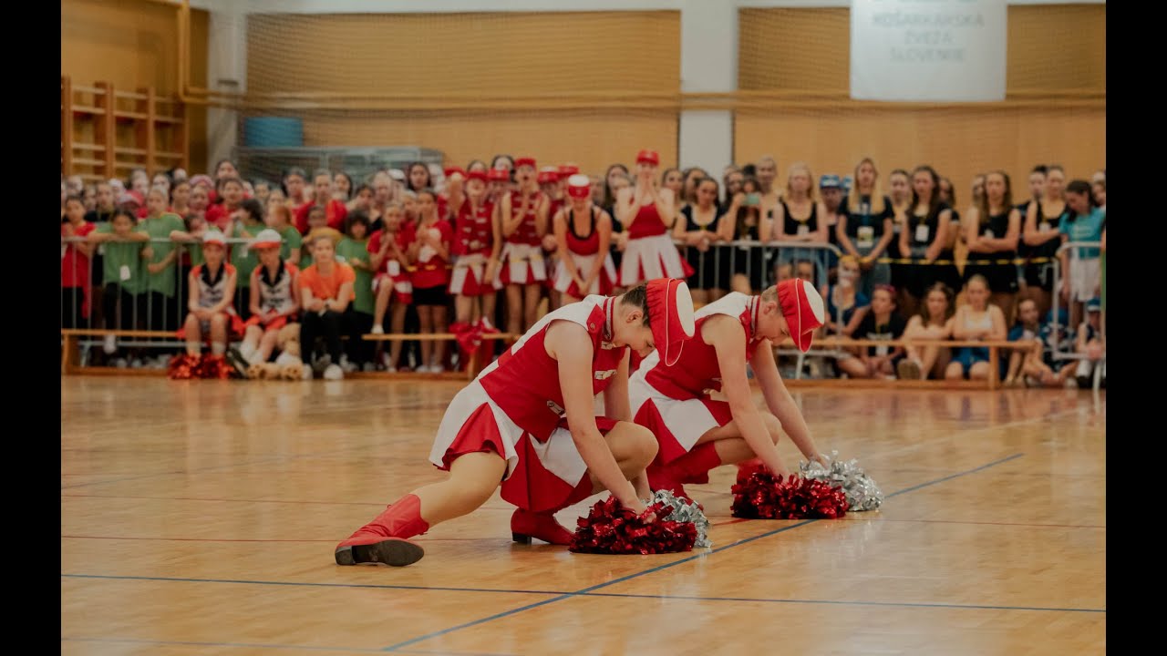 DP 2024 - Ema Avbar in Sara Vrščaj, par senior pompom | Novomeške mažorete