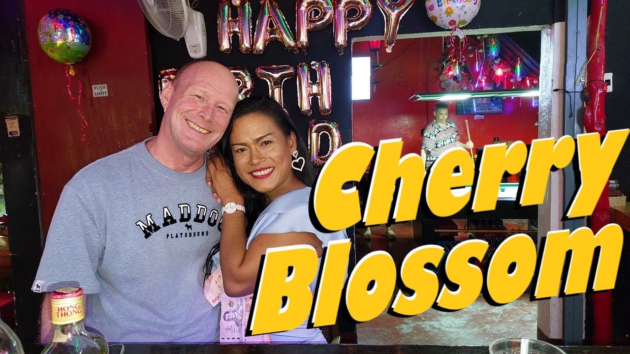 One Other FRIDAY NIGHT OUT At Cherry Blossom Bar ! CHIANG MAI NIGHTLIFE !