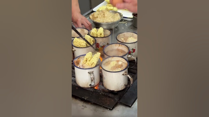 河南信阳特色茶缸方便面,11元一份, 可加鸡蛋,看着不错挺好吃 #food #美食 #chinesefood #delicious #streetfood#路边摊 #foodie #好吃 #yummy