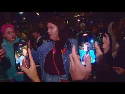 რუსთაველზე კრემლის პროპაგანდისტი ჟურნალისტი მივიდა, რომელიც მოქალაქეებს დაუპირისპირდა