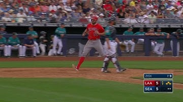 LAA@SEA: Johnson lofts two-run double to take lead