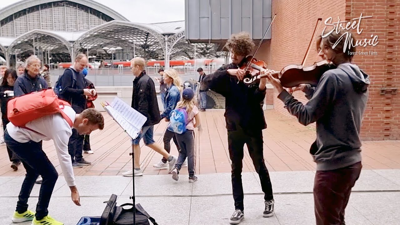 WONDERFUL RENDITION - Pachelbel's Canon in D by Two Polish Musicians @ Cologne Germany【Street Music】