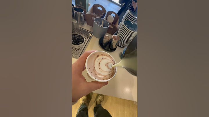 White hot chocolate 🤤🤍 #hotchocolate #barista #baristalife #latteart #chocolate