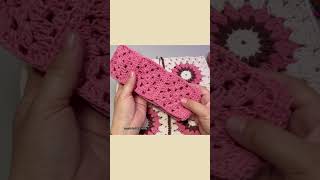 Granny square crochet tote bag. #crochet #diycrochê #easycrochet #crochetbag