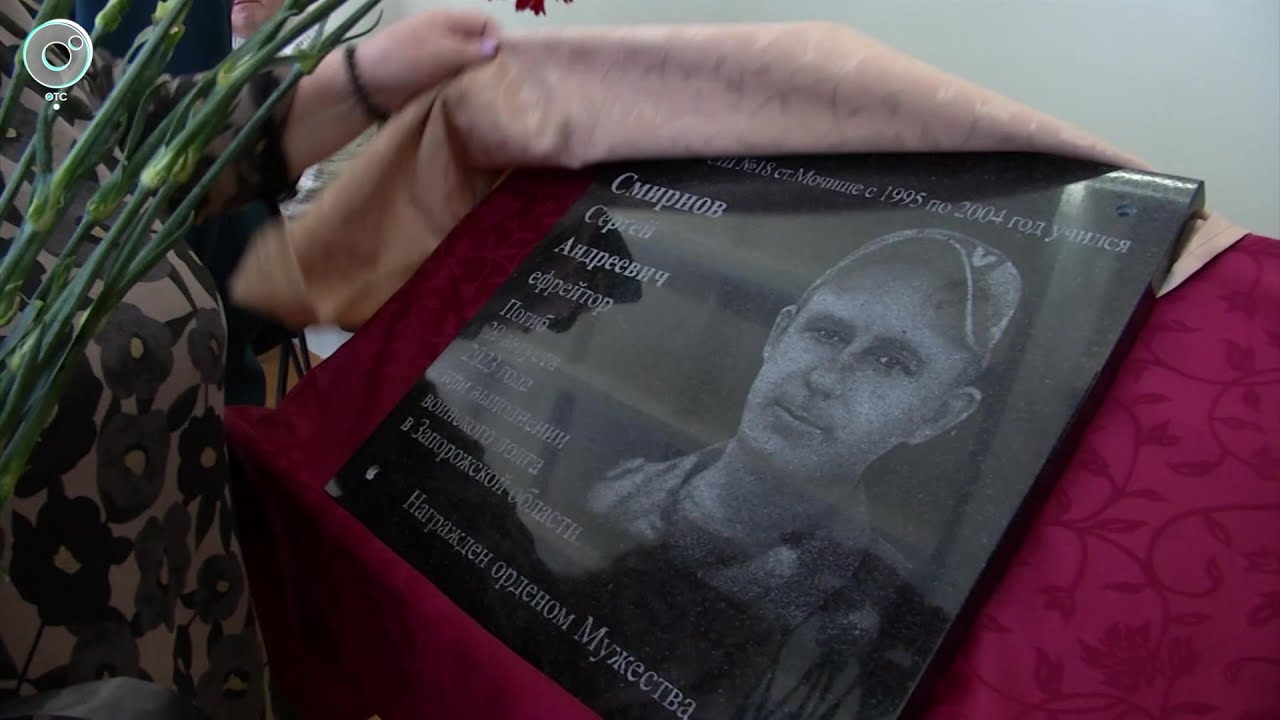 памяти героя посвящается. великому поколению победителей посвящается. вечный огонь и георгиевская лента. фон для презентации о войне. памяти героя посвящается.