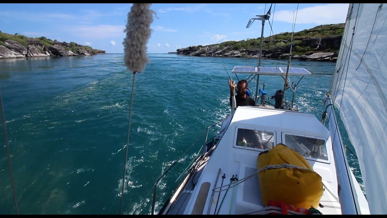 Yacht Surfing the Hole in the Wall – Free Range Sailing Ep 27