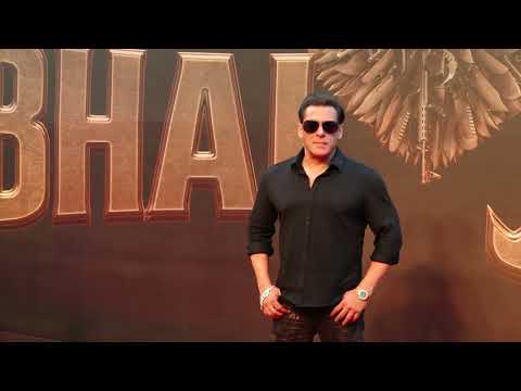 Salman Khan Dashing ENTRY At Trailer Launch Of Kisi Ka Bhai Kisi Ki Jaan