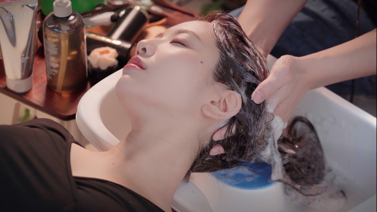 ASMR Освежающий шампунь и массаж кожи головы + уход за волосами | Head massage and Shampoo + combing