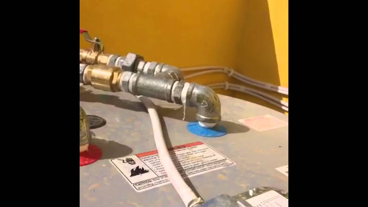 السخان المركزي مزاياه وعيوبه والتأسيس الخاص به