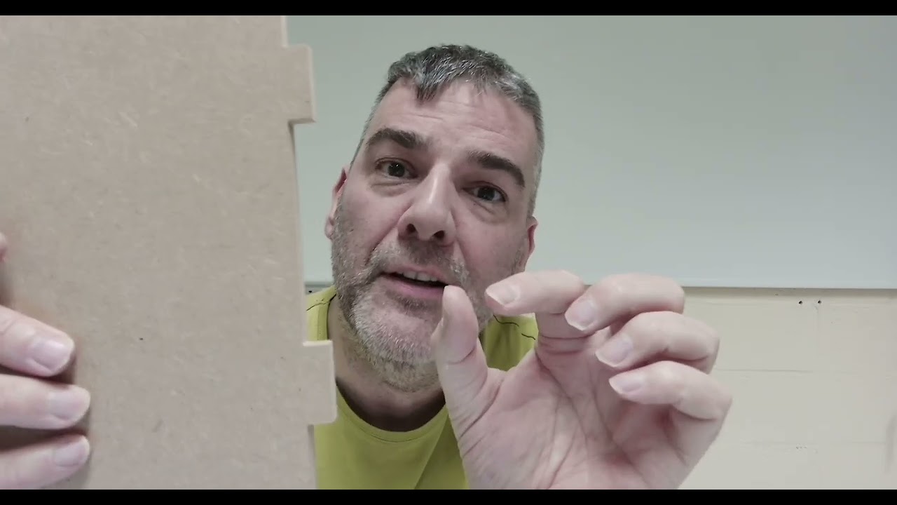 part 12 - DIFFÉRENCE CARTON ET MDF - Structures en carton alvéolé avec tenons - Adobe Illustrator