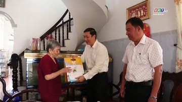Lãnh đạo Huyện uỷ Đất Đỏ thăm và tặng quà cho giáo viên hưu trí | BRTgo