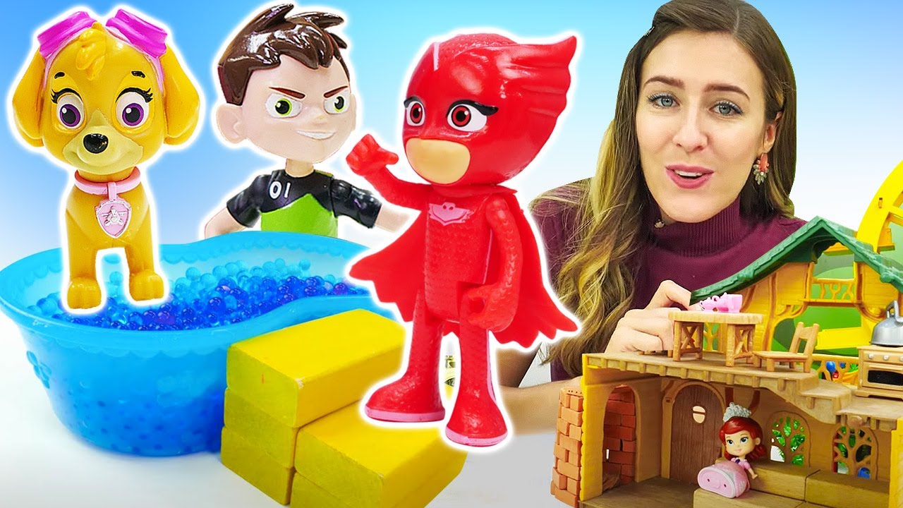 ⁣¡Los chicos van a la sauna! La guardería infantil. Juguetes de Paw Patrol, Ben 10, PJ Masks.