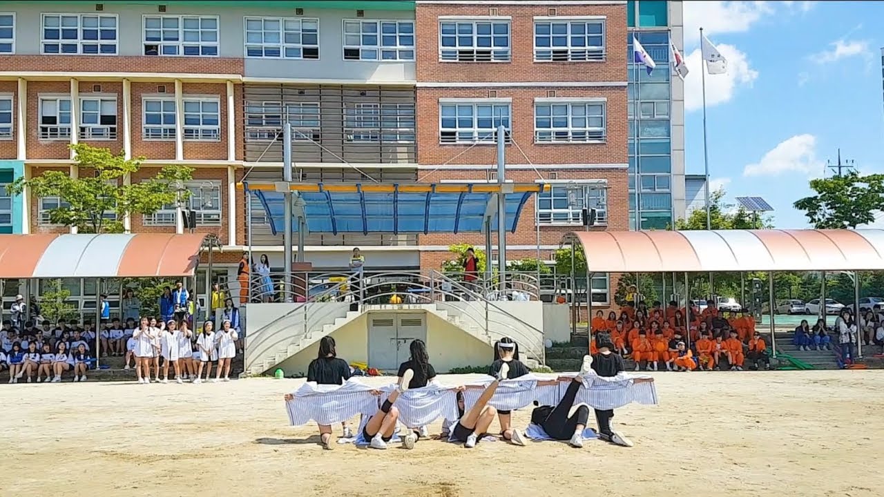 2018반곡중 체육대회 축하공연--Attraction어트랙션(롤러코스터,뿜뿜,빛나리)