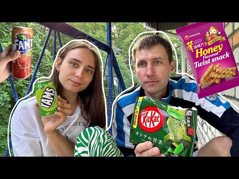 пробуем ЯПОНСКИЕ СЛАДОСТИ с Женей | зеленый KitKat, чипсы с яблоком и медом и куча конфет