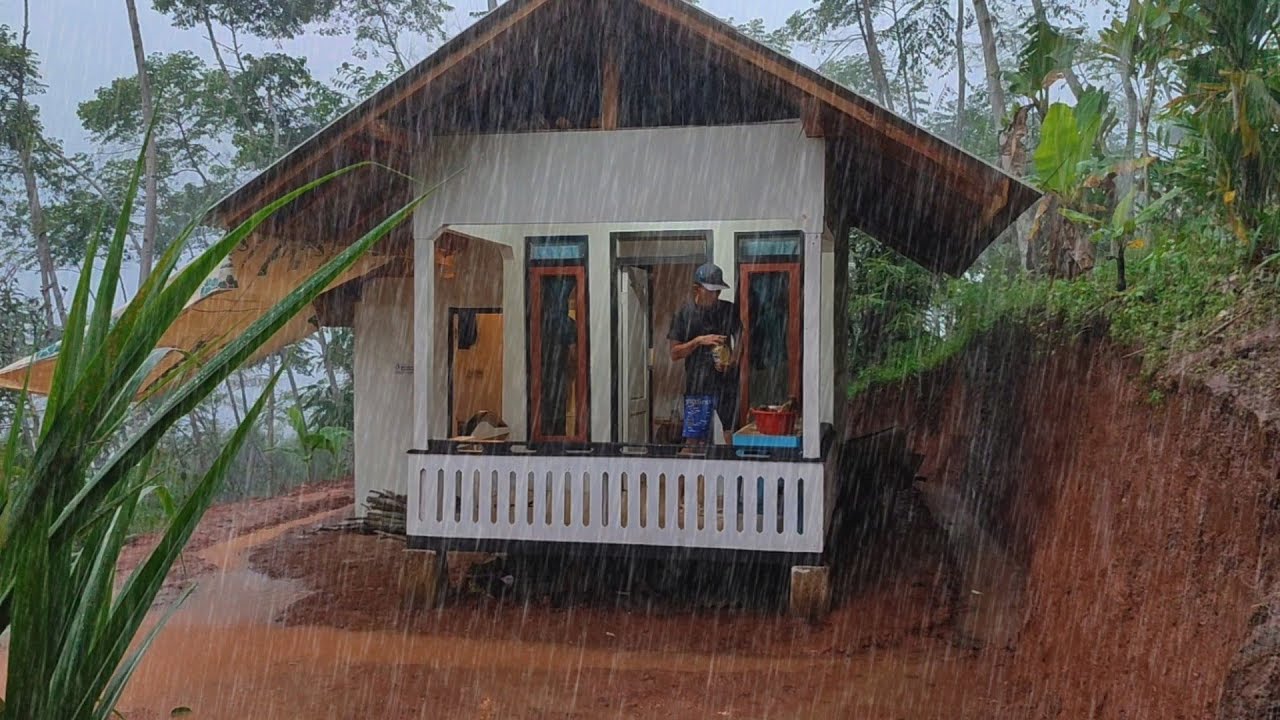 Real 🌧️ Hujan Deras nonstop Dan Angin Kencang - Memasang Atap Tambahan Di Rumah Kebunku 