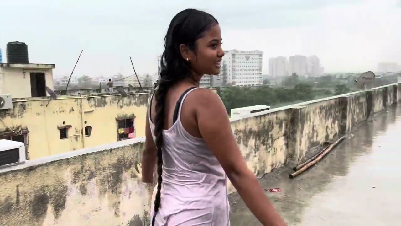 আজ কিন্তু এতো বড়ো ছাদে আমরা একা ভিজলাম 😍❤️ || payel Mondal vlogs