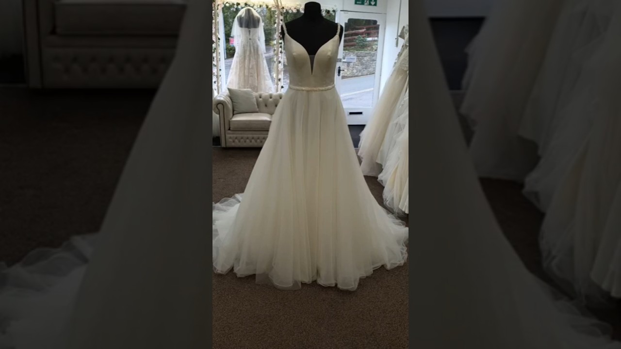 LYNDSEY WEDDING DRESS CINDERELLAS SKIPTON