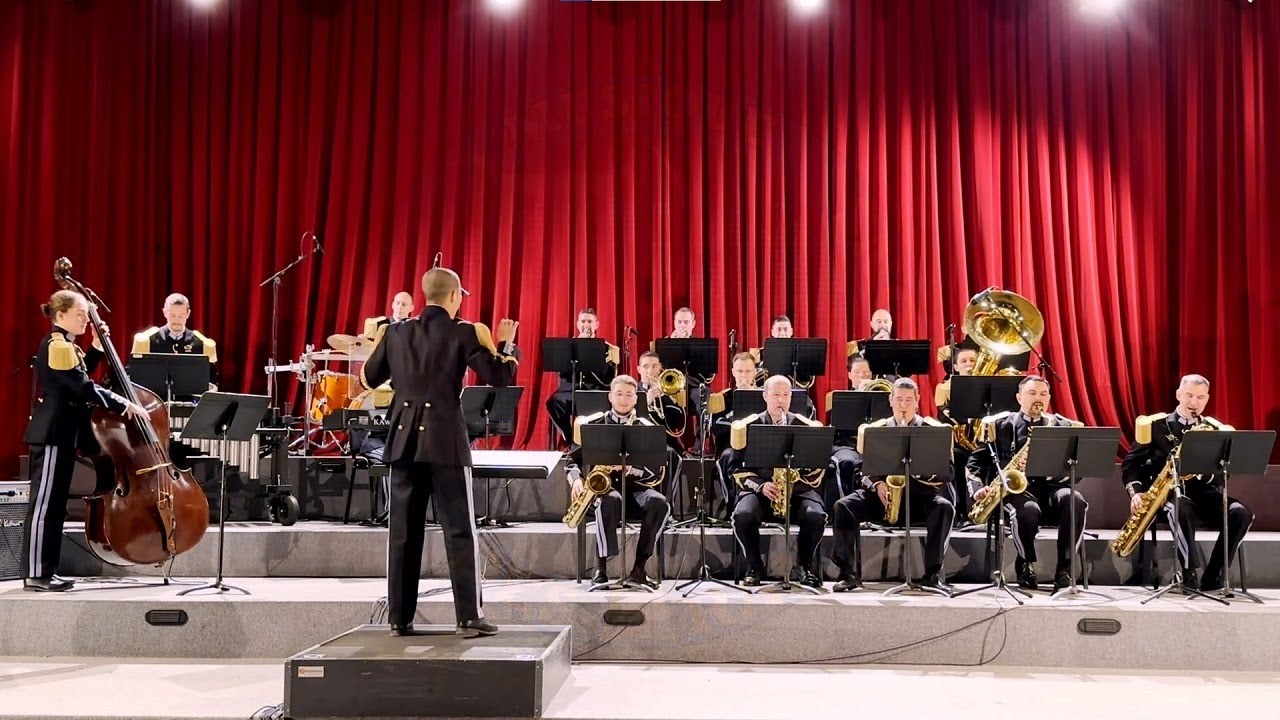 Jingle Bell Rock Joe Beal & Jim Booth Big Band de la Musique des Transmissions YouTube