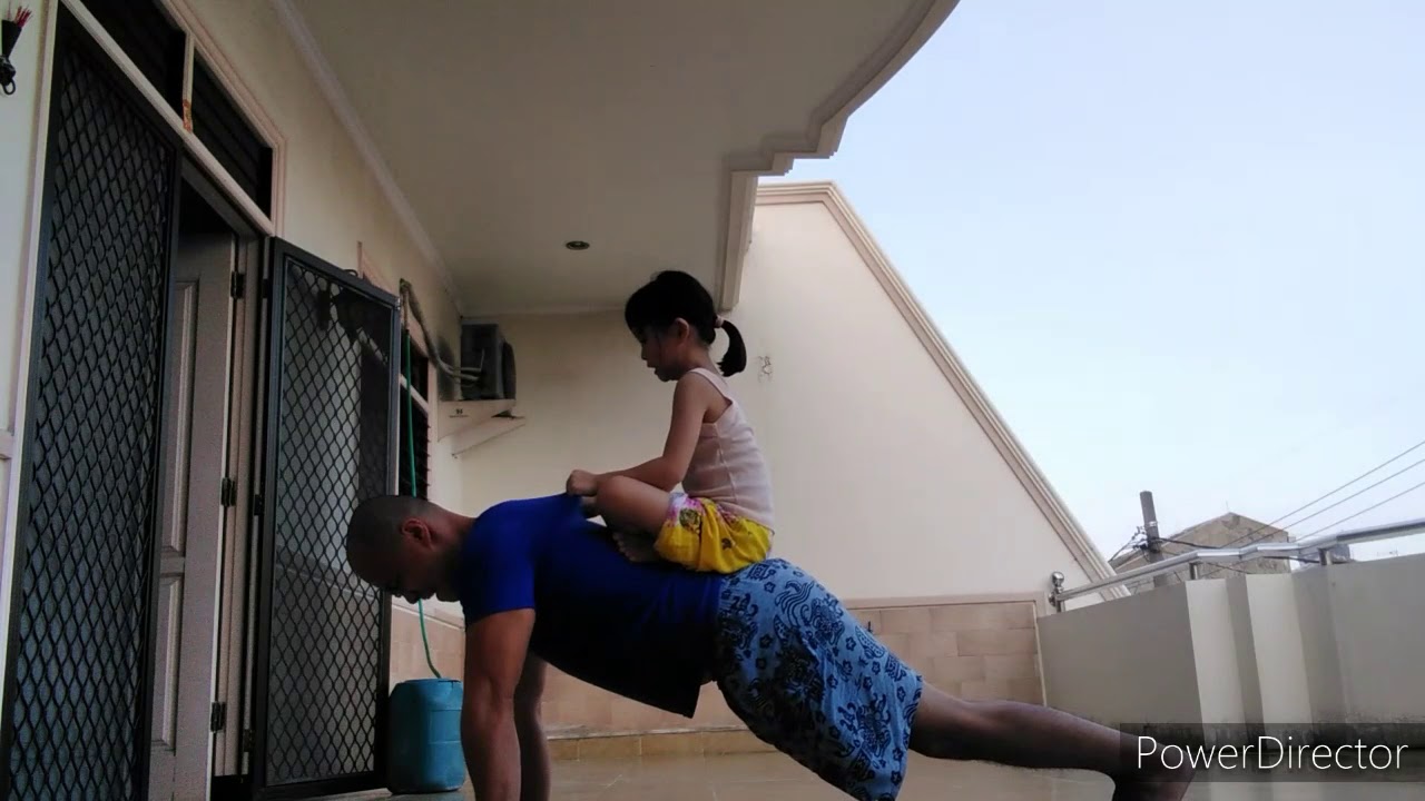 #pushupbeban #pushupbebananakanak PUSH UP dengan BEBAN 21 kg & 19 kg