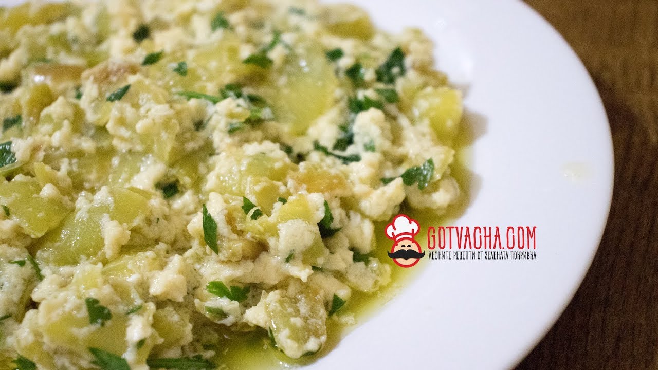 Пържени чушки с яйца и сирене