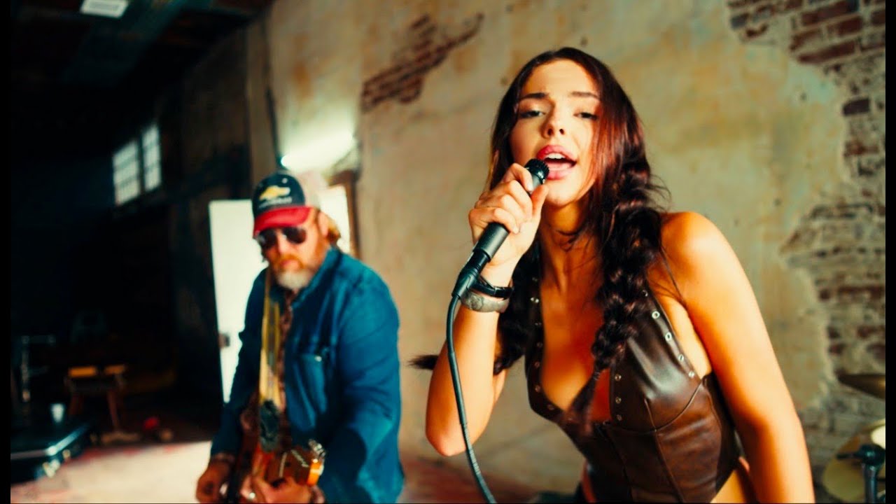 AVA RENN - Fortunate Son (Creedence Clearwater Revival Cover) - YouTube