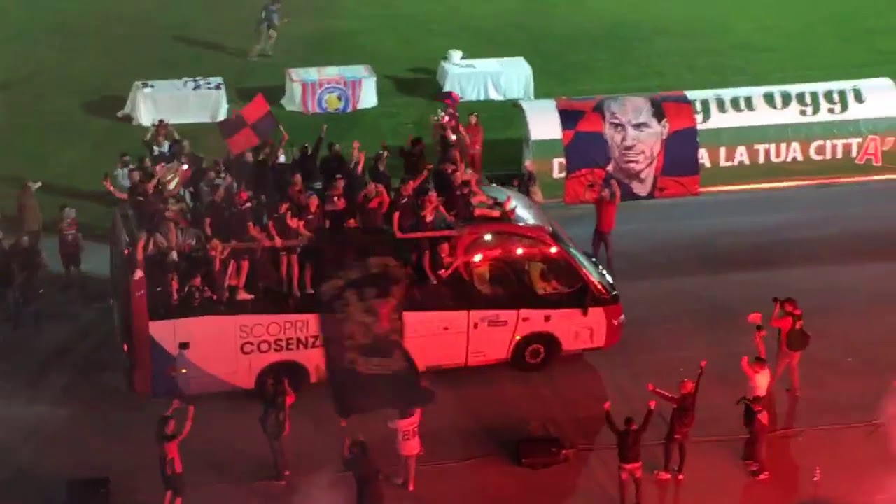 Il Cosenza in Serie B, la festa allo stadio 