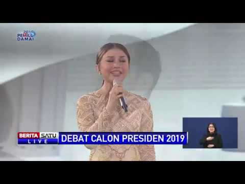 Penyanyi Rossa Pimpin Lagu Indonesia Raya di Debat Keempat Capres