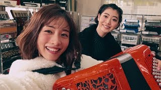 石原さとみ、“インスタ映え”する下町・西日暮里を満喫　新しい髪形で