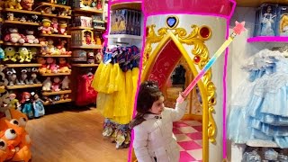 Princess Castle Transform Emily Playing in Disney Toy Store