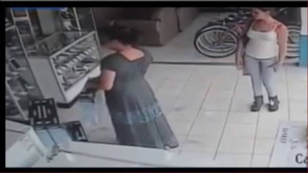 This girl style in stealing is epic! Caught on Cam - YouTube