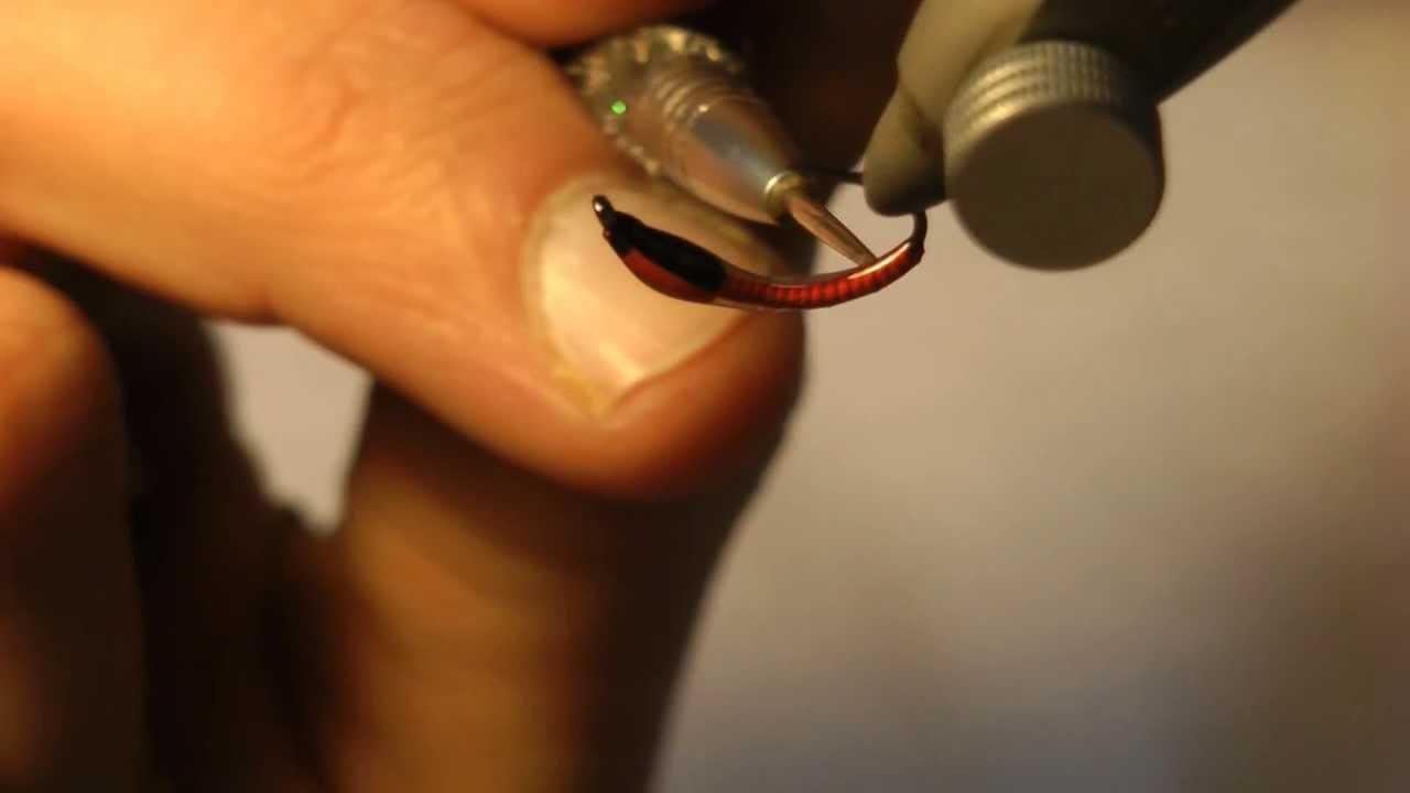 Červený pakomár - odratý páv