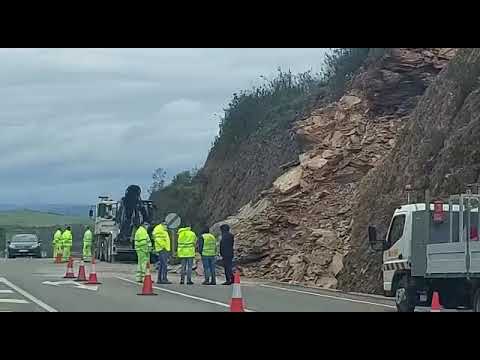 Las lluvias provocan el derrumbe de un talud en la Nacional 435 que une Valverde y Zalamea